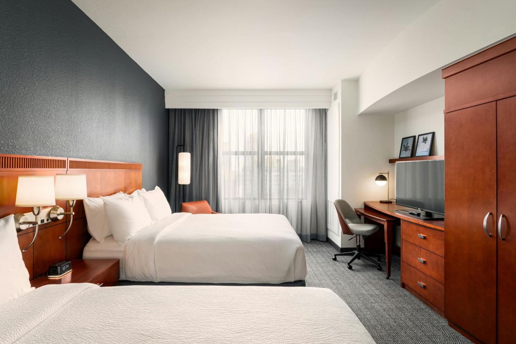 Hotel Courtyard By Marriott St. Petersburg Downtown Esterno foto